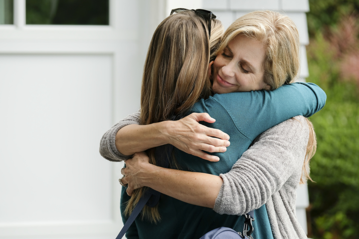 Helen Slater and Melissa Benoist in Supergirl (2015)