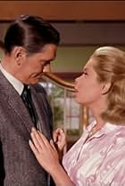 Elizabeth Montgomery and Dick York in Bewitched (1964)