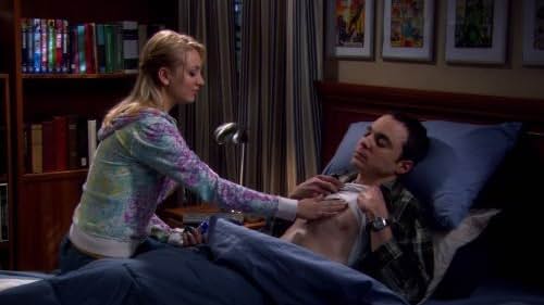 Kaley Cuoco and Jim Parsons in The Big Bang Theory (2007)