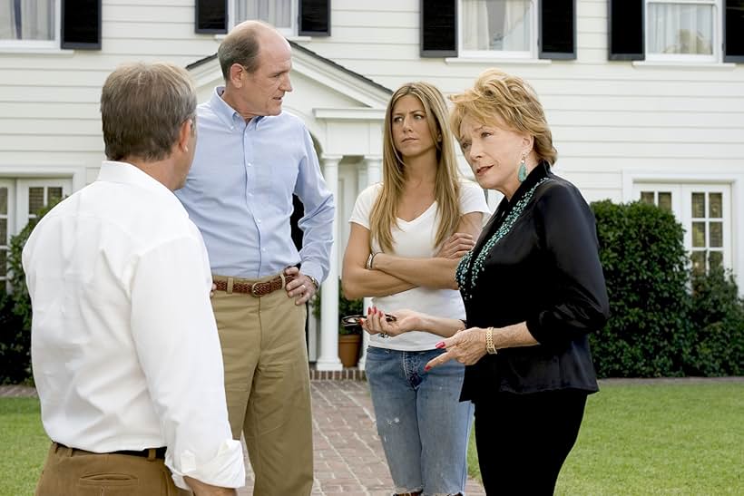 Jennifer Aniston, Kevin Costner, Shirley MacLaine, and Richard Jenkins in Vizi di famiglia (2005)