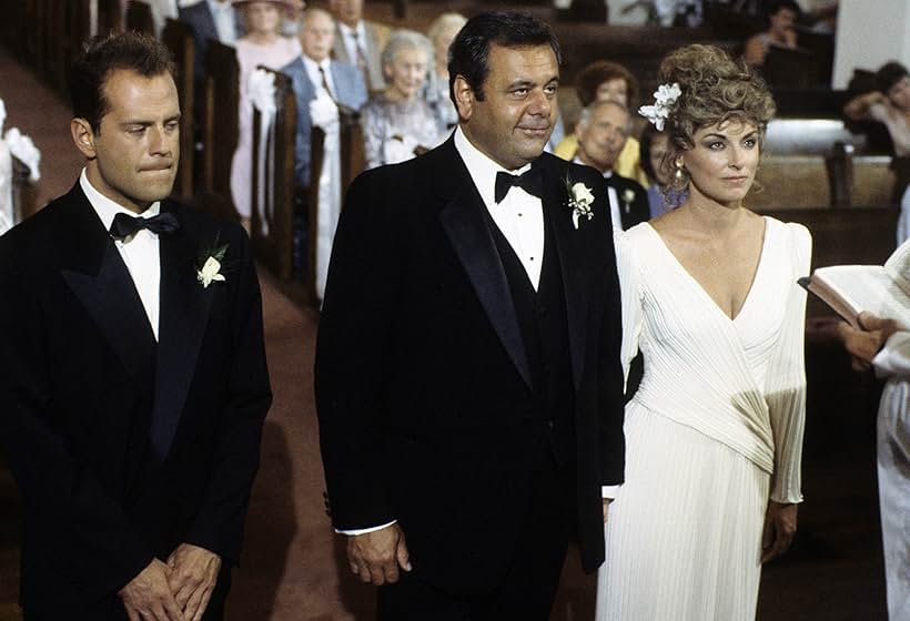 Bruce Willis, Paul Sorvino, and Brynn Thayer in Moonlighting (1985)