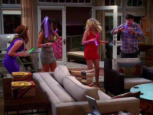 Ashton Kutcher, Molly Stanton, Nicole Travolta, and Tara Perry in Two and a Half Men (2003)