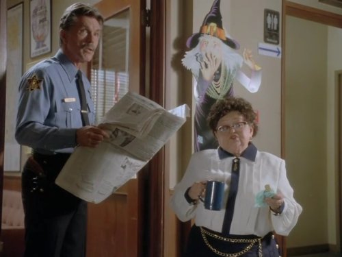 Tom Skerritt and Zelda Rubinstein in Picket Fences (1992)