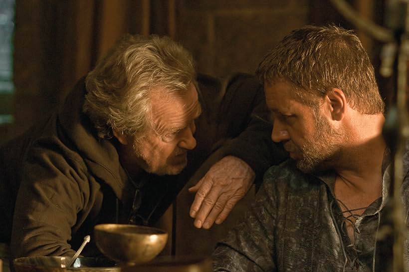 Russell Crowe and Ridley Scott in Robin Hood (2010)