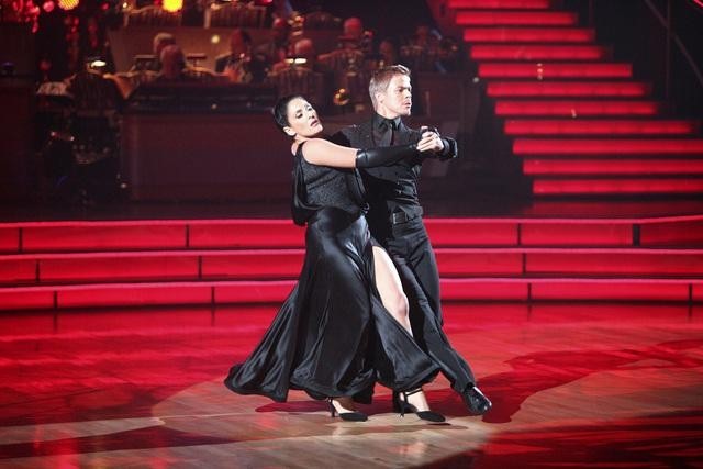 Ricki Lake and Derek Hough in Dancing with the Stars (2005)