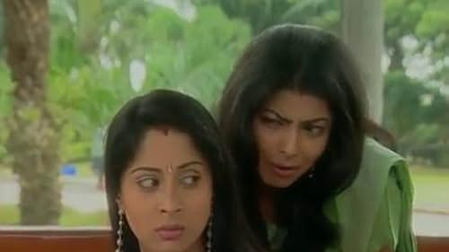 Sweta Keswani and Sangeeta Ghosh in Des Mein Niklla Hoga Chand (2001)