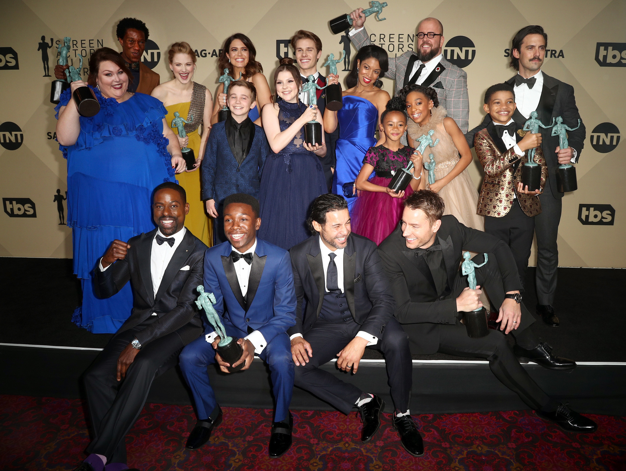 Jon Huertas, Ron Cephas Jones, Mandy Moore, Milo Ventimiglia, Alexandra Breckenridge, Sterling K. Brown, Justin Hartley, Susan Kelechi Watson, Chrissy Metz, Chris Sullivan, Niles Fitch, Hannah Zeile, Logan Shroyer, Lonnie Chavis, Parker Bates, Faithe Herman, and Eris Baker at an event for 24th Annual Screen Actors Guild Awards (2018)