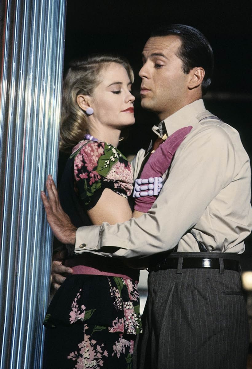 Bruce Willis and Cybill Shepherd in Moonlighting (1985)