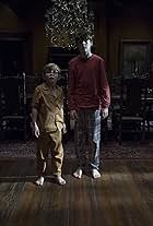 Julian Hilliard and Paxton Singleton in The Haunting of Hill House (2018)