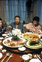 Ah-Lei Gua, Chen Chao-jung, Sylvia Chang, Sihung Lung, Yu-Chien Tang, and Kuei-Mei Yang in Eat Drink Man Woman (1994)