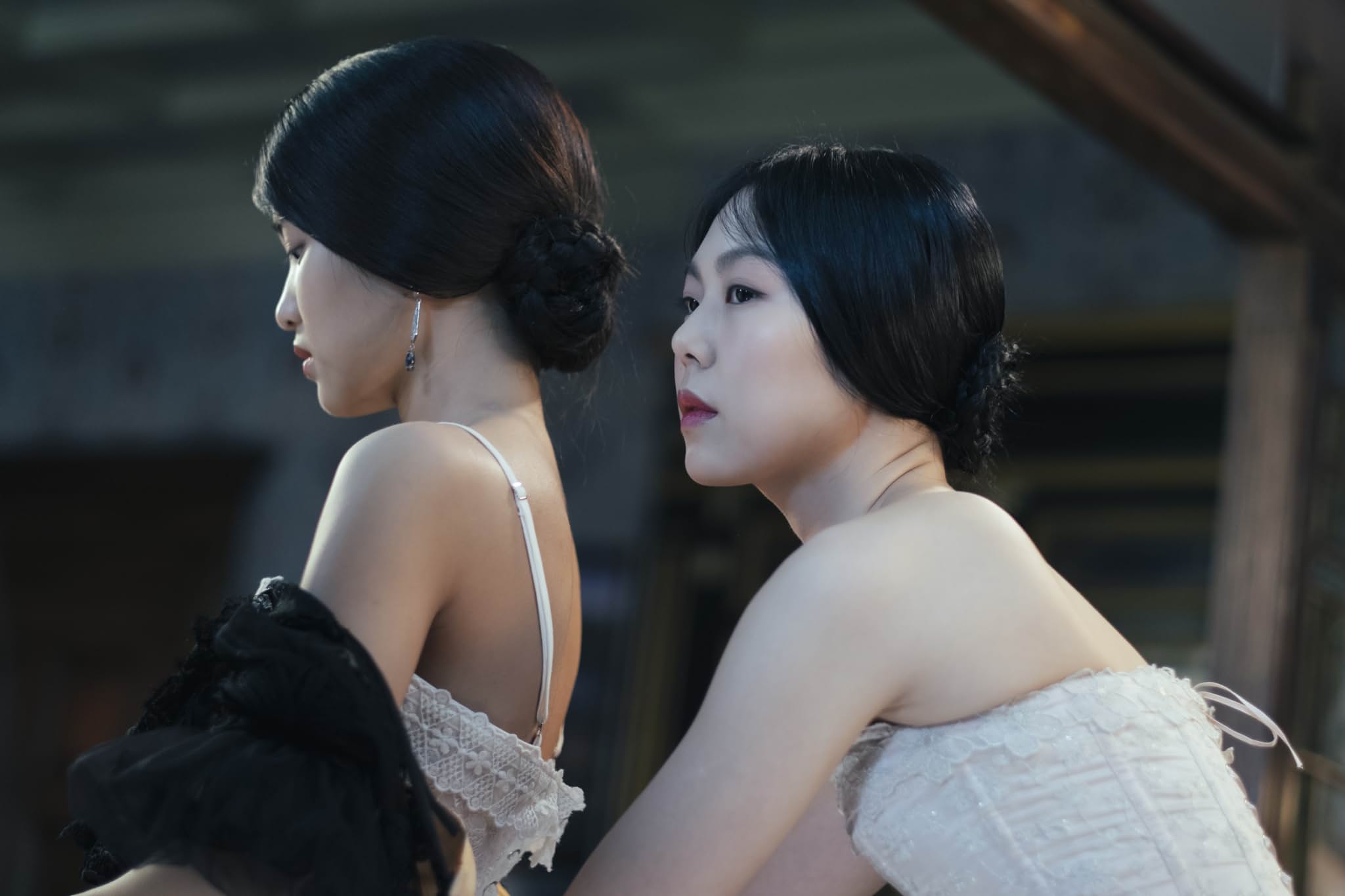 Kim Min-hee and Kim Tae-ri in The Handmaiden (2016)