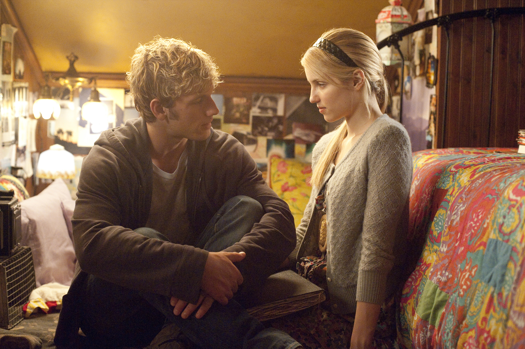 Alex Pettyfer and Dianna Agron in I Am Number Four (2011)