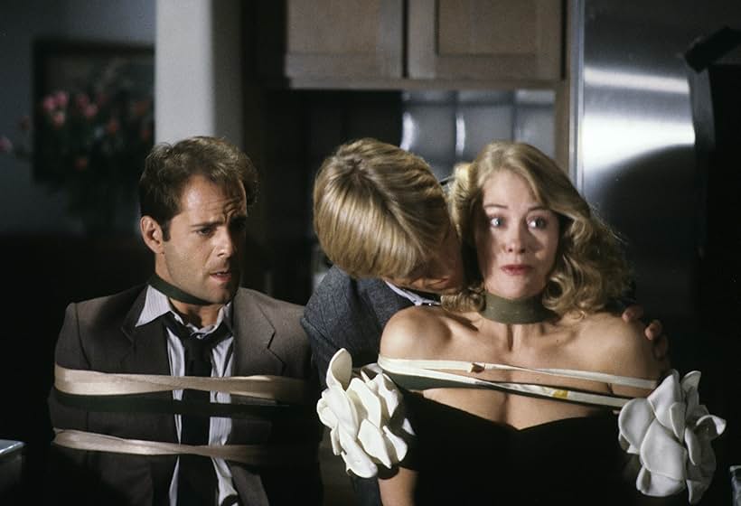 Bruce Willis, Cybill Shepherd, and Brian Thompson in Moonlighting (1985)