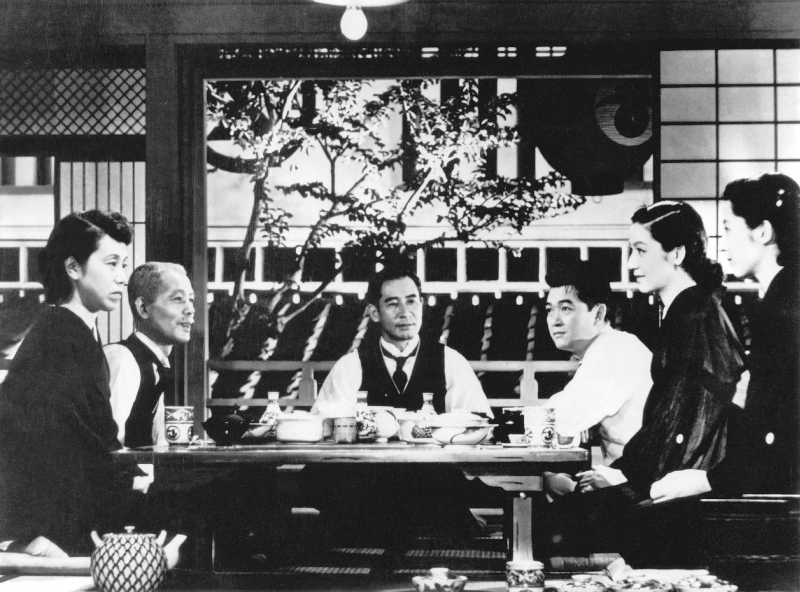 Setsuko Hara, Kyôko Kagawa, Shirô Ôsaka, Chishû Ryû, Haruko Sugimura, and Sô Yamamura in Tokyo Story (1953)