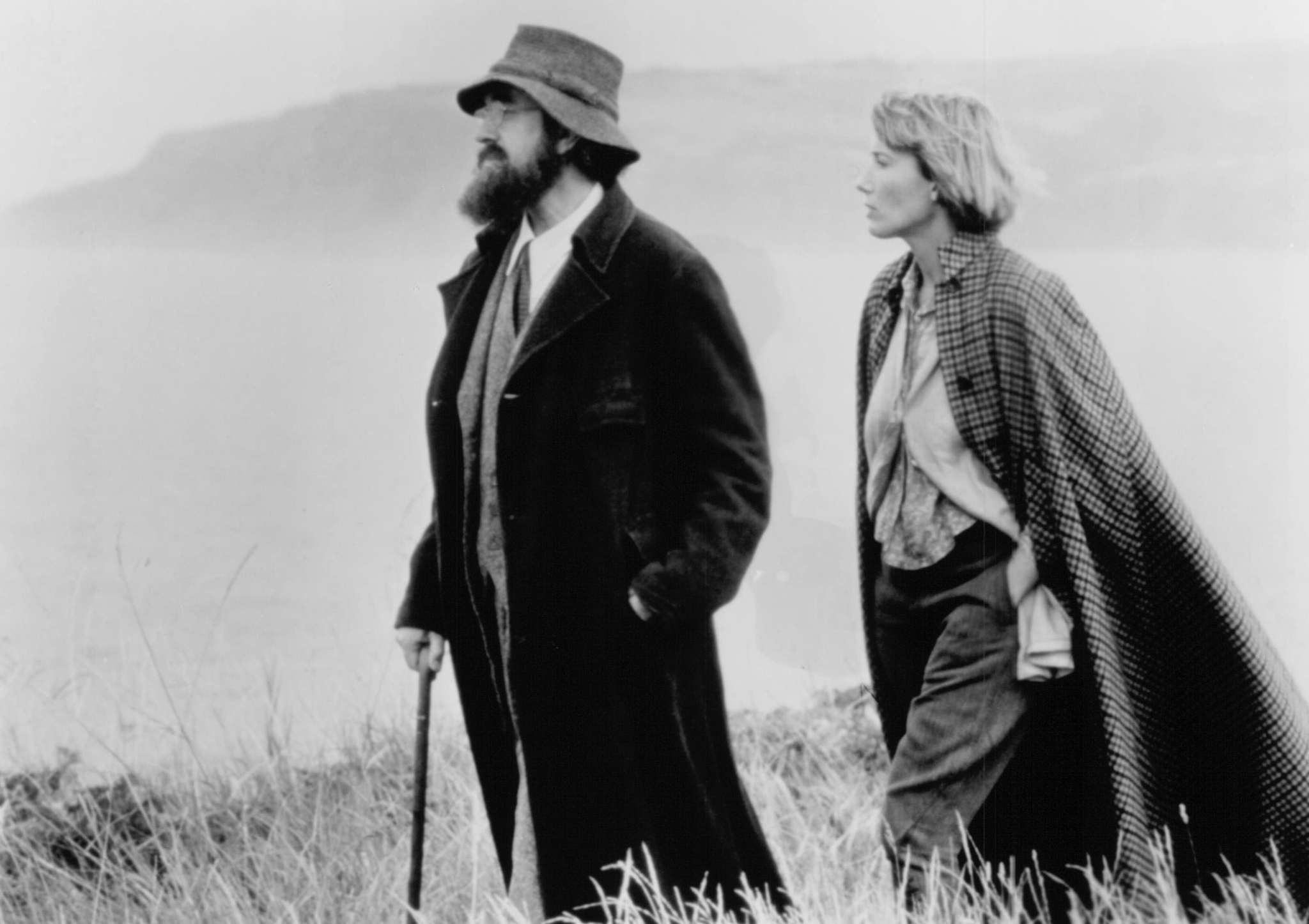 Jonathan Pryce and Emma Thompson in Carrington (1995)