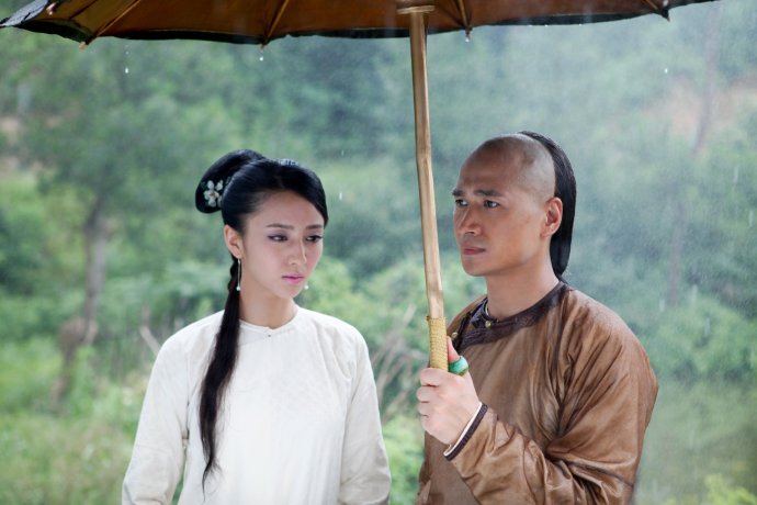 Liya Tong and Mickey He in Gong (2011)