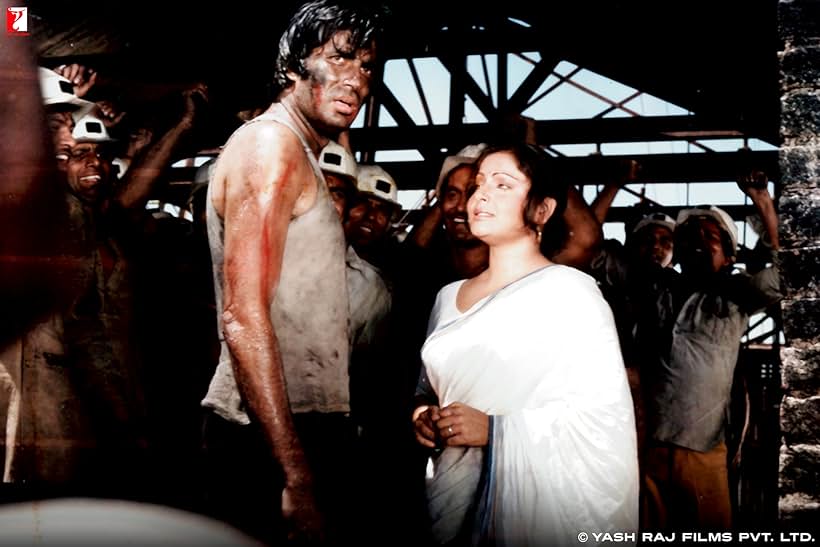 Amitabh Bachchan and Rakhee Gulzar in Kaala Patthar (1979)