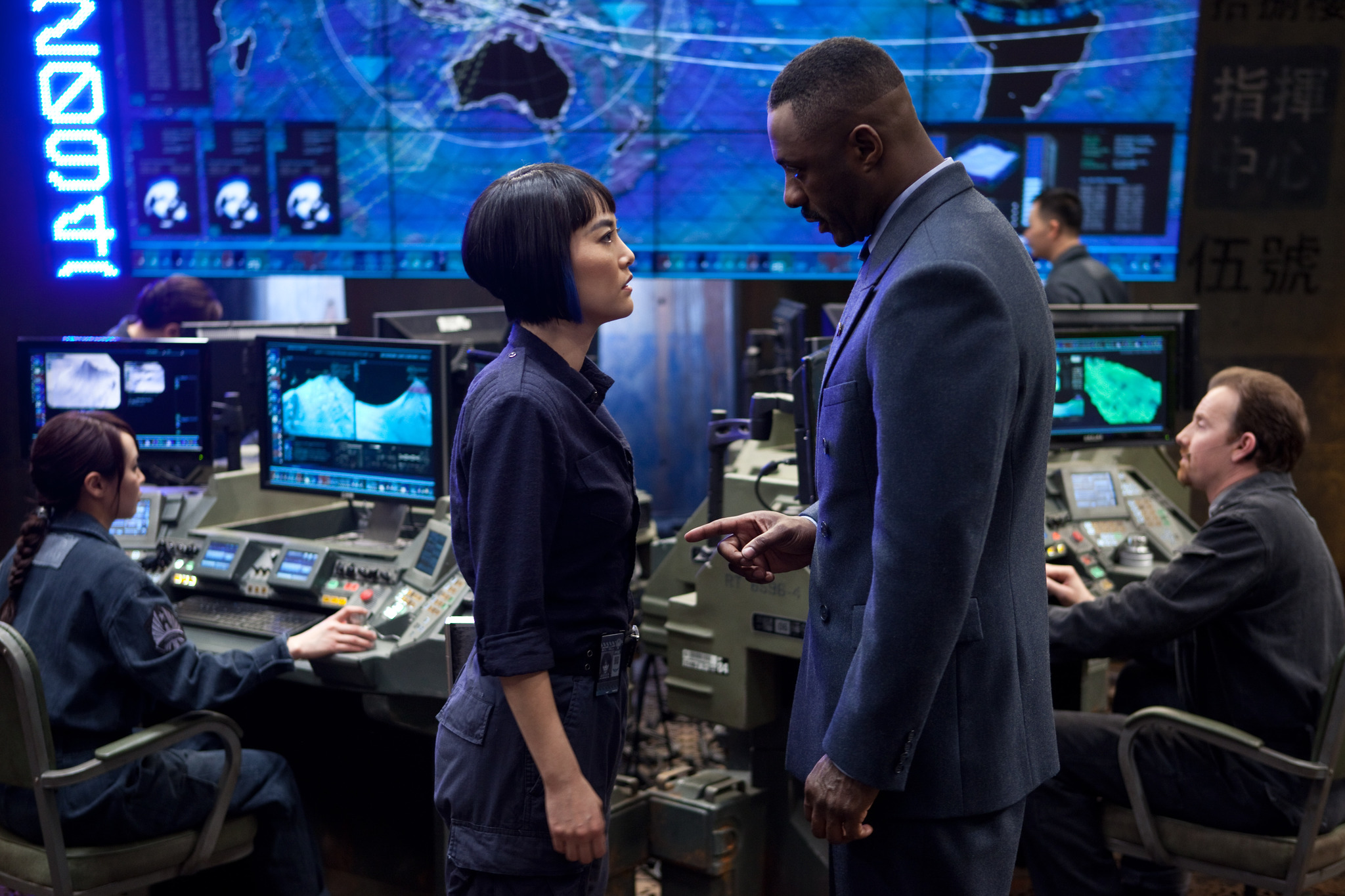 Idris Elba and Rinko Kikuchi in Pacific Rim (2013)