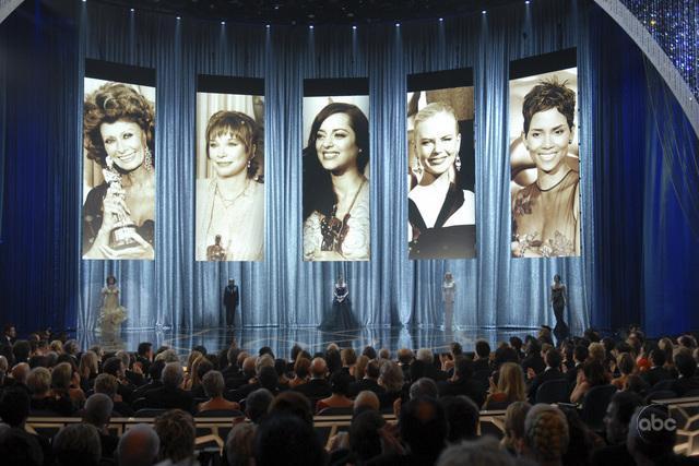 Sophia Loren, Nicole Kidman, Shirley MacLaine, Halle Berry, and Marion Cotillard in The 81st Annual Academy Awards (2009)