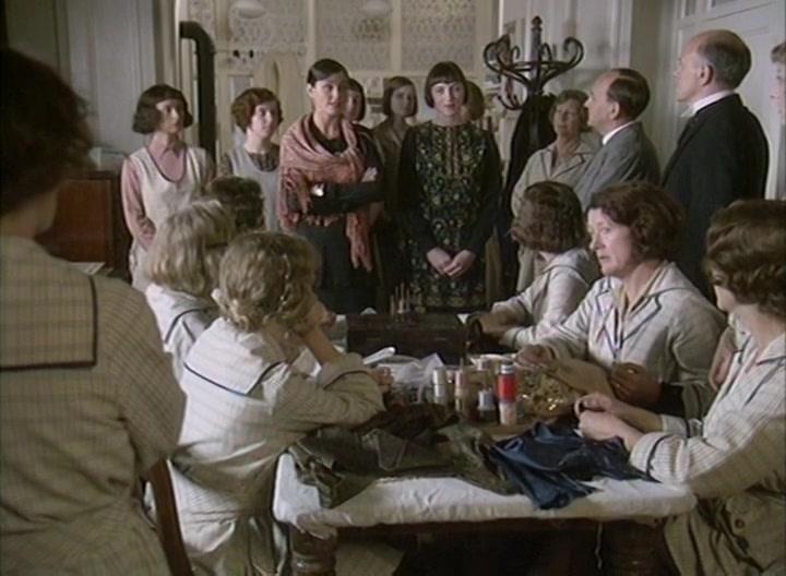 Stephen Churchett, Louise Lombard, Diana Rayworth, Shebah Ronay, and Bill Thomas in The House of Eliott (1991)