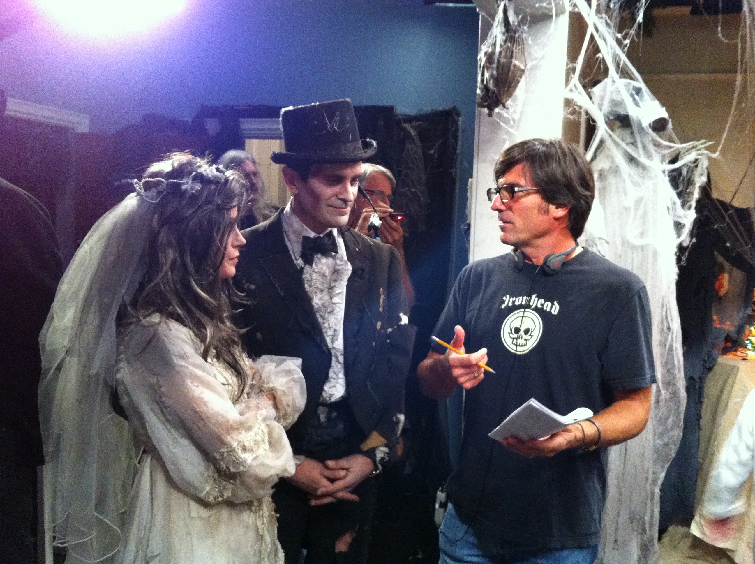 Spiller directs Julie Bowen and Ty Burrell in "Halloween" episode of Modern Family