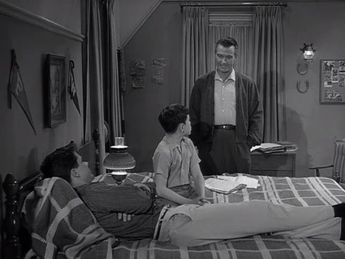 Hugh Beaumont, Tony Dow, and Jerry Mathers in Leave It to Beaver (1957)