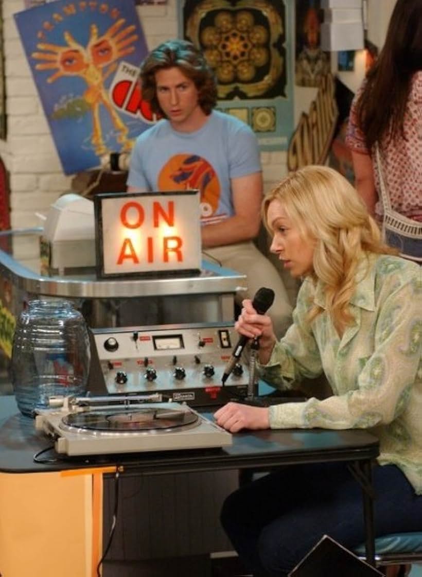 THAT '70s SHOW: Randy (Josh Meyers, L) watches Donna (Laura Prepon, R) as she experiences minor difficulties raising money for children's books in the "Who Needs You" episode of THAT '70s SHOW airing Thursday, Jan. 19 (8:00-8:30 PM ET/PT) on FOX.