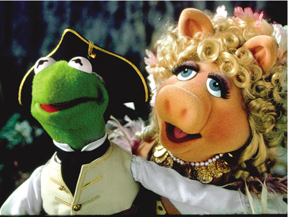 Kermit the Frog and Miss Piggy in Muppet Treasure Island (1996)