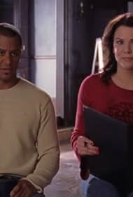 Lauren Graham and Yanic Truesdale in Gilmore Girls (2000)