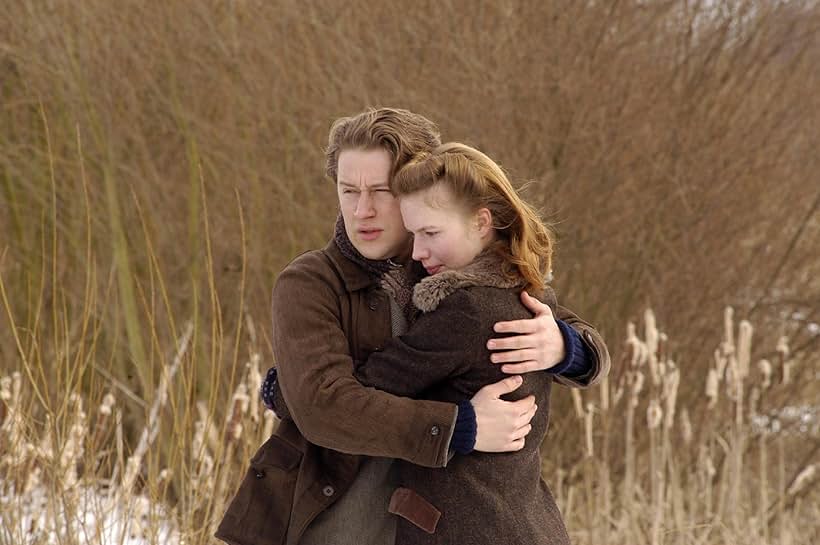 Anna Brüggemann and Adrian Topol in Die Kinder der Flucht (2006)