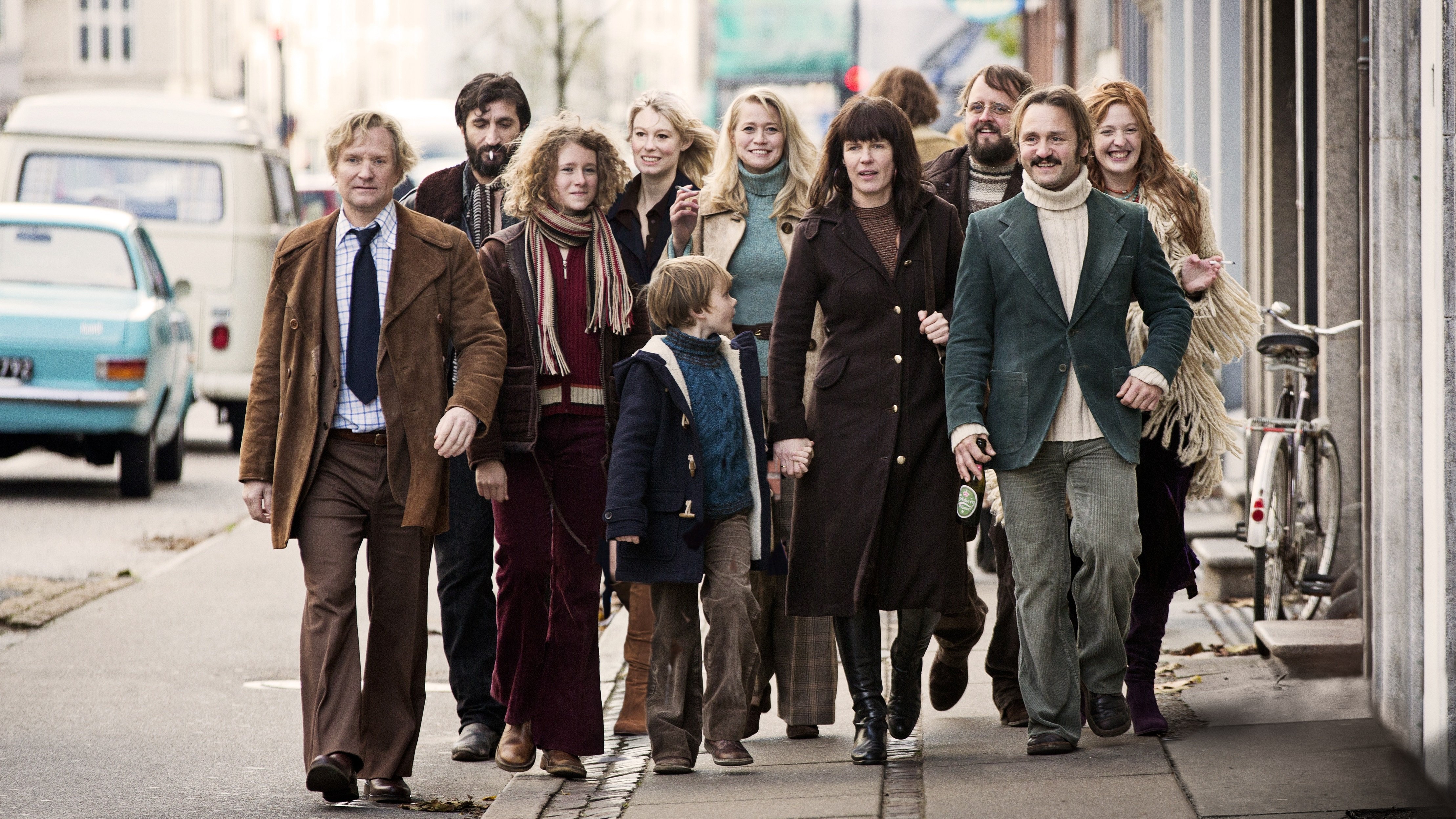 Trine Dyrholm, Fares Fares, Ulrich Thomsen, Lars Ranthe, Magnus Millang, Helene Reingaard Neumann, Julie Agnete Vang, Martha Sofie Wallstrøm Hansen, Anne Gry Henningsen, and Sebastian Grønnegaard Milbrat in The Commune (2016)