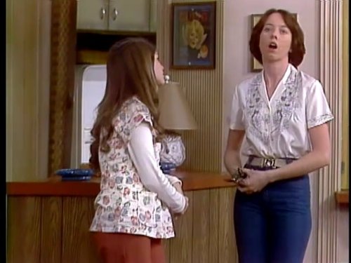 Valerie Bertinelli and Mackenzie Phillips in One Day at a Time (1975)