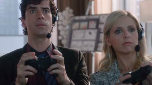 Sarah Michelle Gellar and Hamish Linklater in The Crazy Ones (2013)