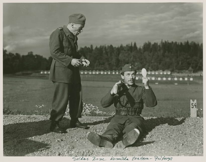 Nils Poppe in Soldat Bom (1948)