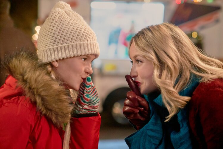 Myla volk and Emily Tennant as Abby and Jessica in Holiday hotline