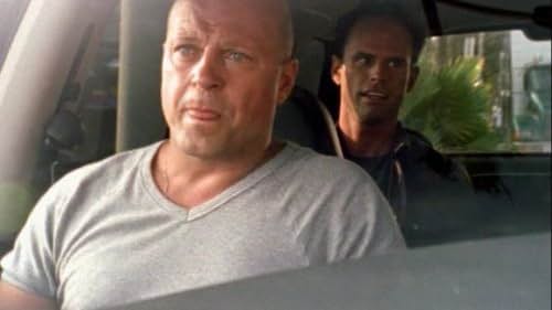 Michael Chiklis and Walton Goggins in The Shield (2002)