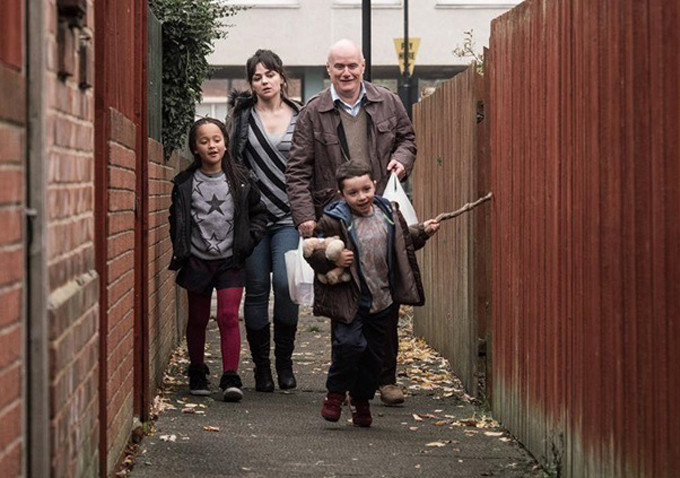 Dave Johns, Hayley Squires, Briana Shann, and Dylan McKiernan in I, Daniel Blake (2016)