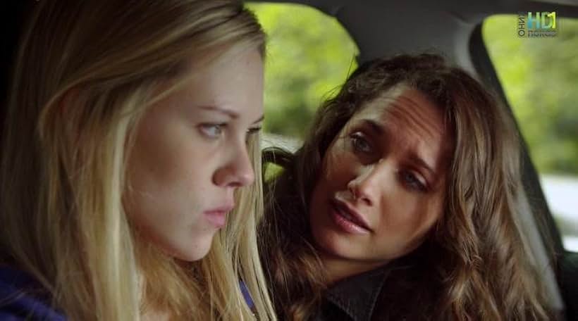 Maiara Walsh and Kelcie Stranahan in Last Hours in Suburbia (2012)