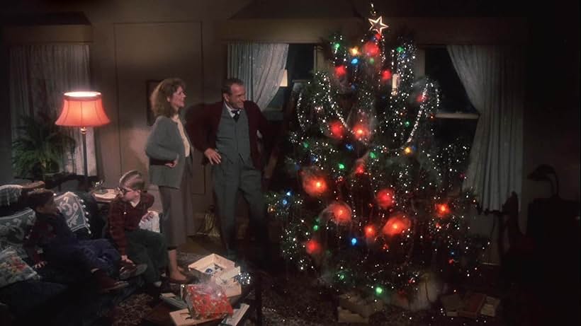 Peter Billingsley, Melinda Dillon, Darren McGavin, and Ian Petrella in A Christmas Story (1983)