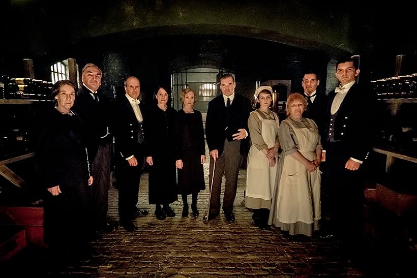 Jim Carter, Raquel Cassidy, Brendan Coyle, Kevin Doyle, Joanne Froggatt, Phyllis Logan, Lesley Nicol, Robert James-Collier, Sophie McShera, and Michael Fox in Downton Abbey (2019)