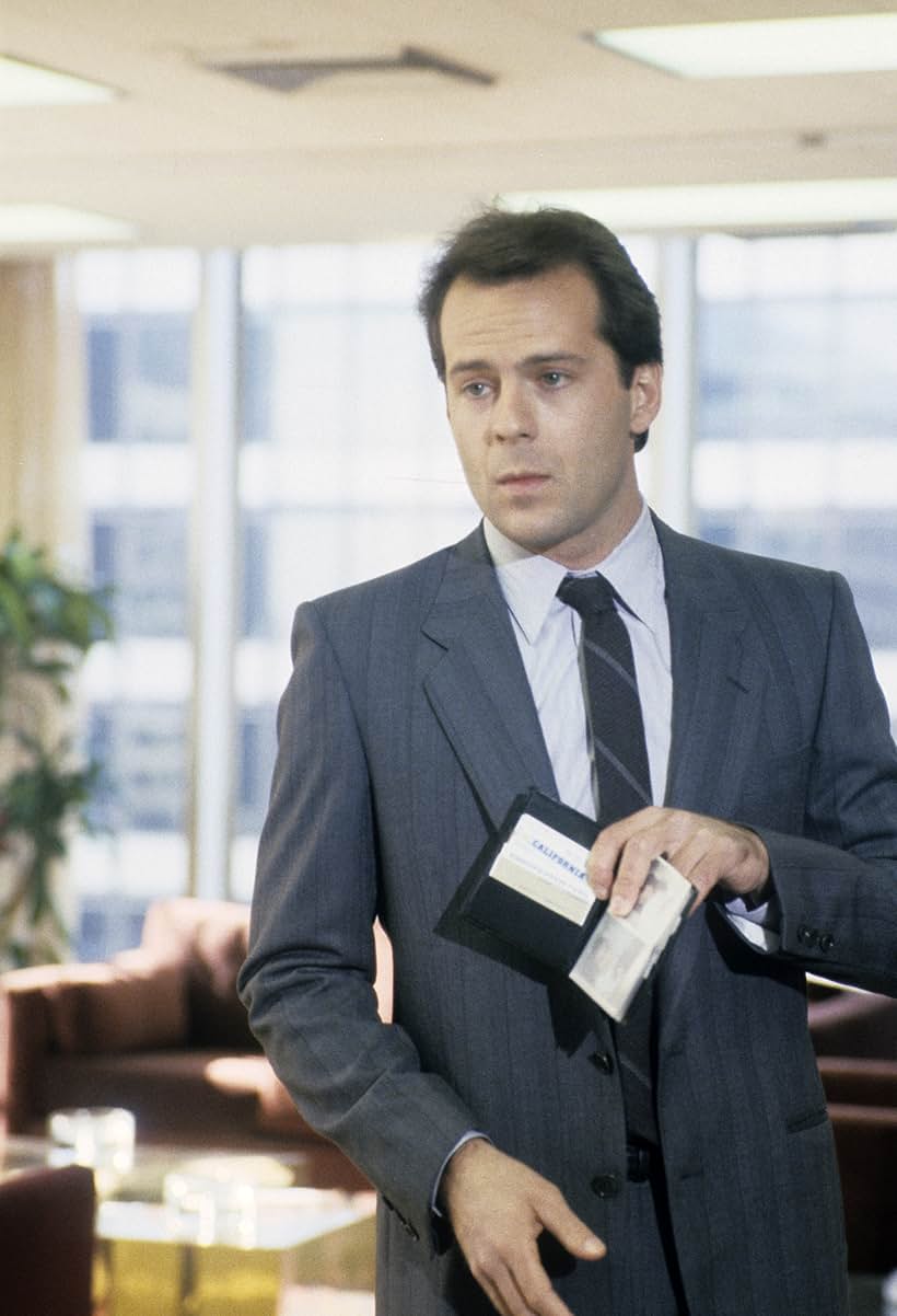 Bruce Willis in Moonlighting (1985)