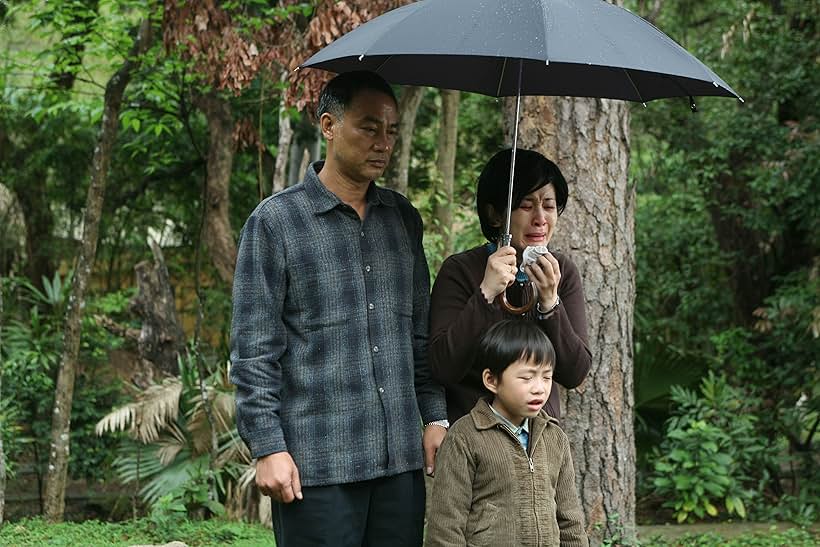 Sandra Kwan Yue Ng, Simon Yam, and Buzz Chung in Echoes of the Rainbow (2010)