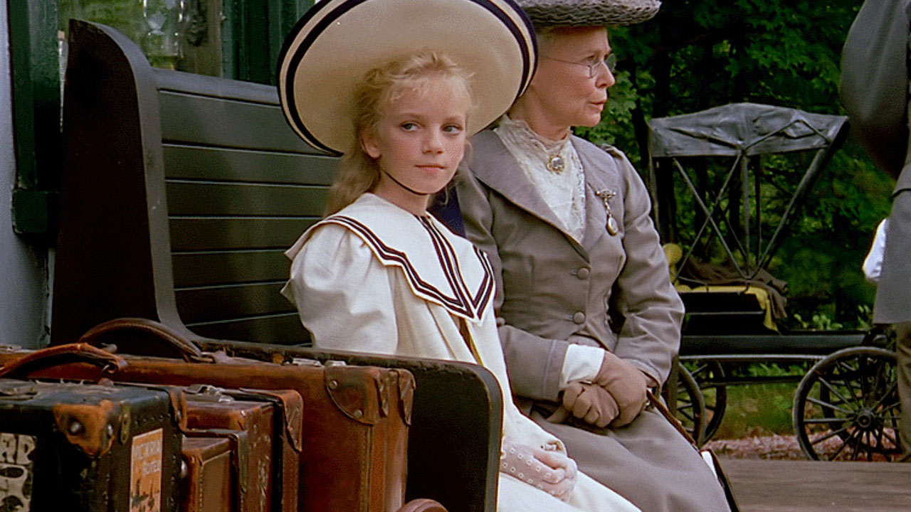 Sarah Polley and Frances Hyland in Avonlea (1990)