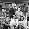 Valerie Harper, Julie Kavner, Harold Gould, David Groh, and Nancy Walker in Rhoda (1974)