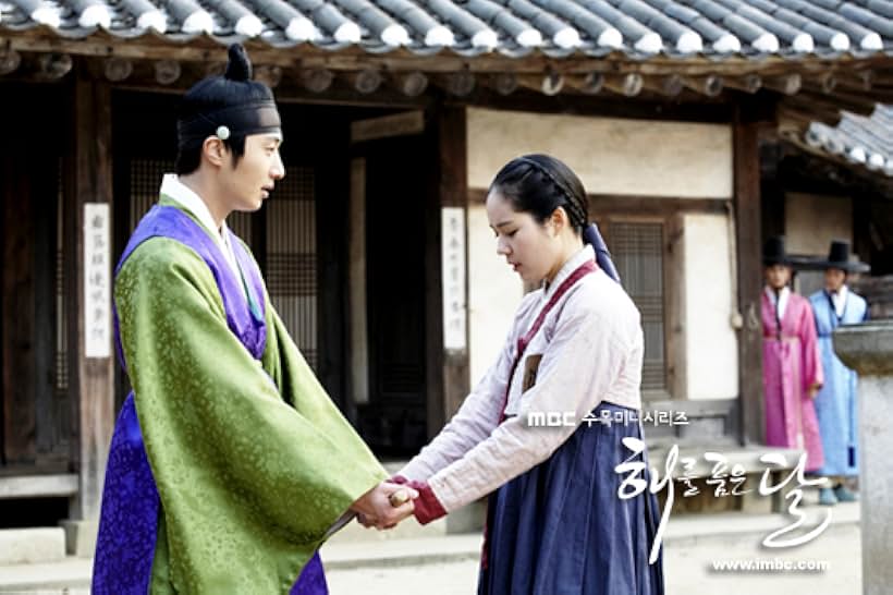 Han Ga-in and Jung Il-woo in The Moon Embracing the Sun (2012)