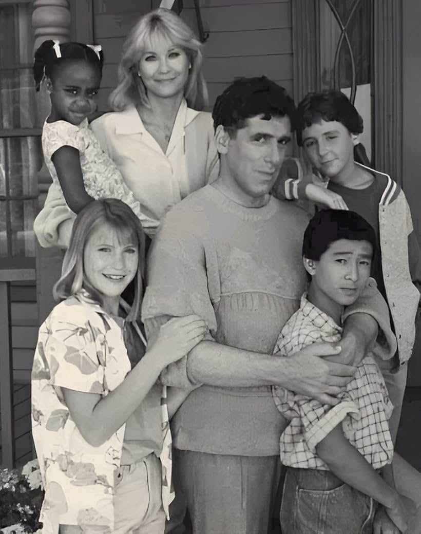 Elliott Gould, Natasha Bobo, Scott Grimes, Katie O'Neill, Ke Huy Quan, and Dee Wallace in Nothing Is Easy (1986)