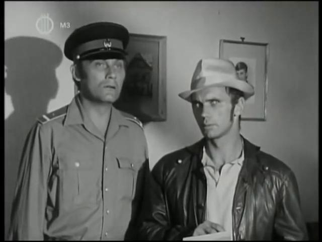 Kornél Gelley and Gábor Koncz in Ki vágta fejbe Hudák elvtársat? (1974)