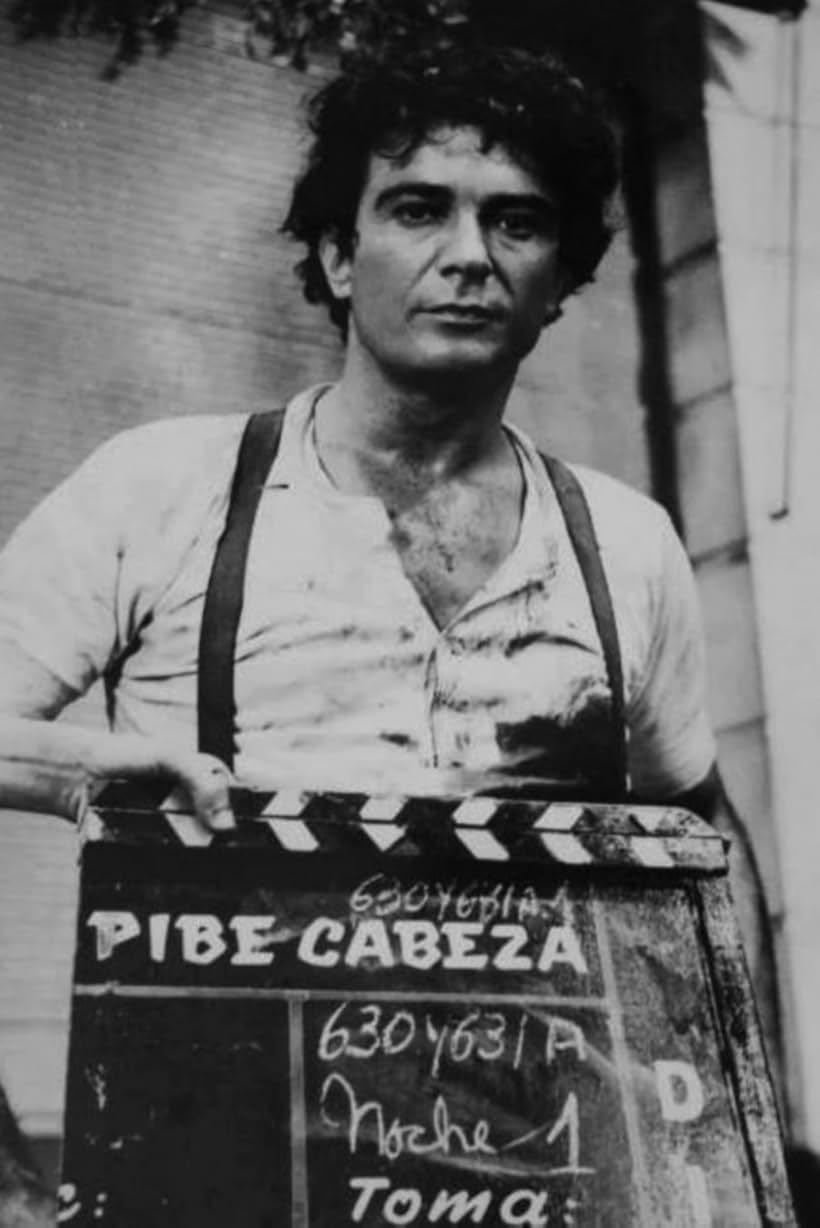 Alfredo Alcón in El pibe Cabeza (1975)