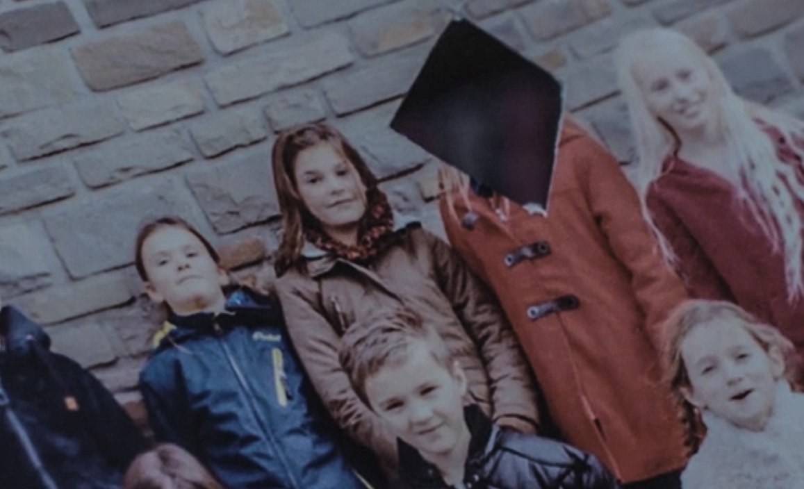 Elsa Houben, Pili Groyne, and Luna Aquilina in Public Enemy (2016)