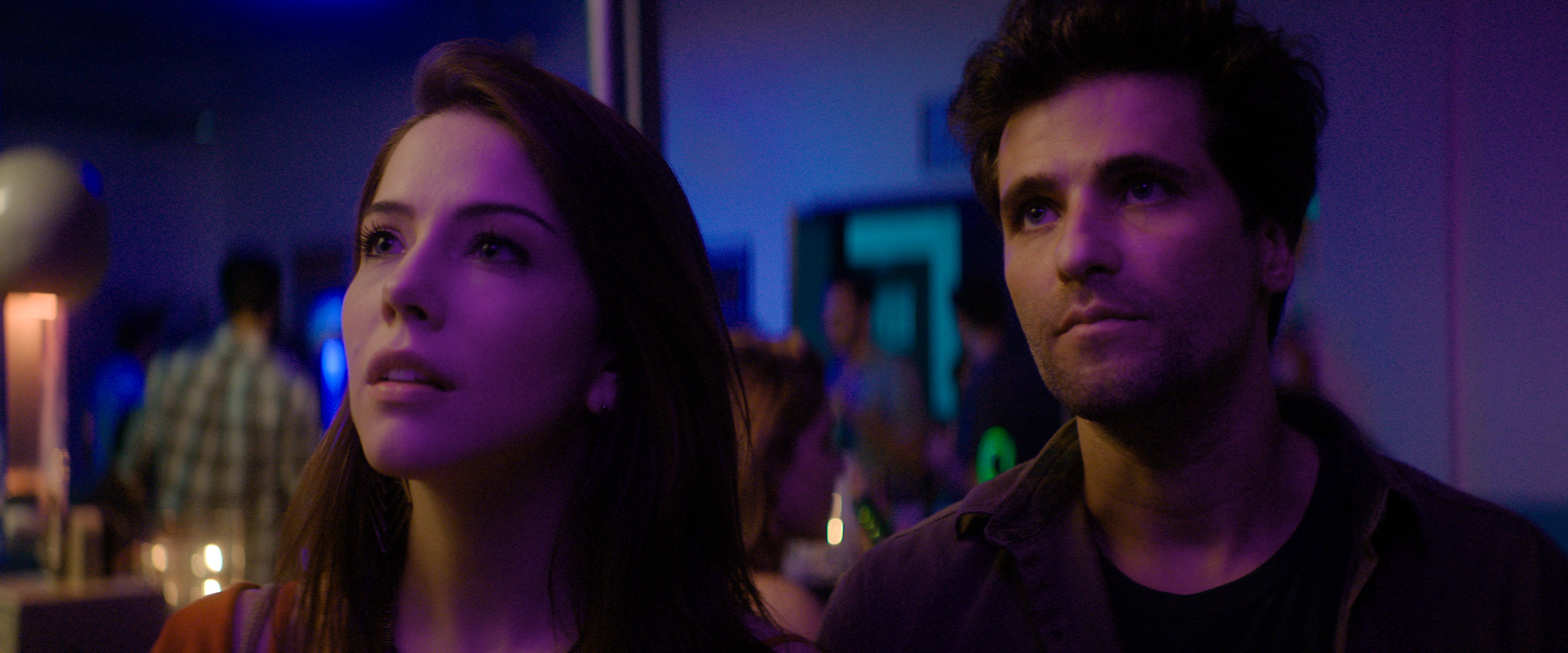 Bruno Gagliasso and Bia Arantes in Loop (2020)